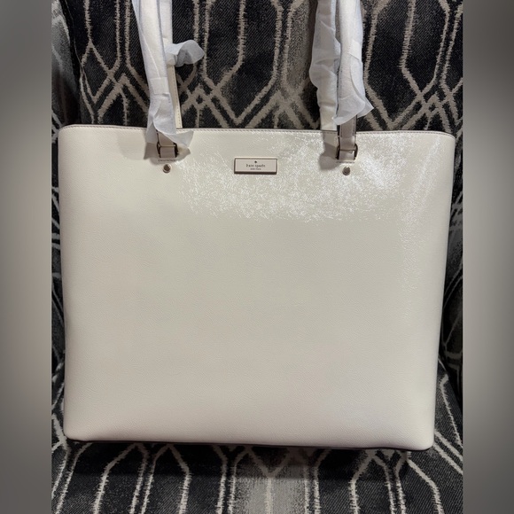 kate spade Handbags - Kate Spade Cream Tote Bag